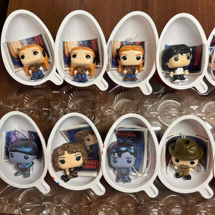 дуже дивні дива/ дивні дива/stranger things kinder joy/stranger things