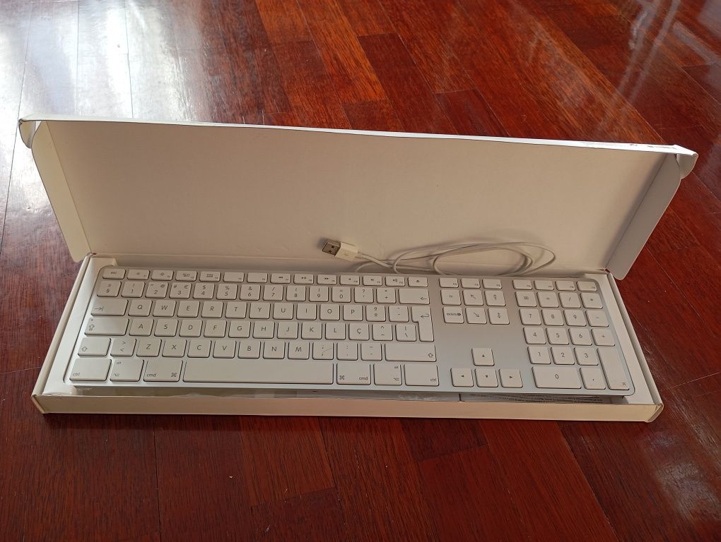 Teclado Apple com fios Modelo A12 43