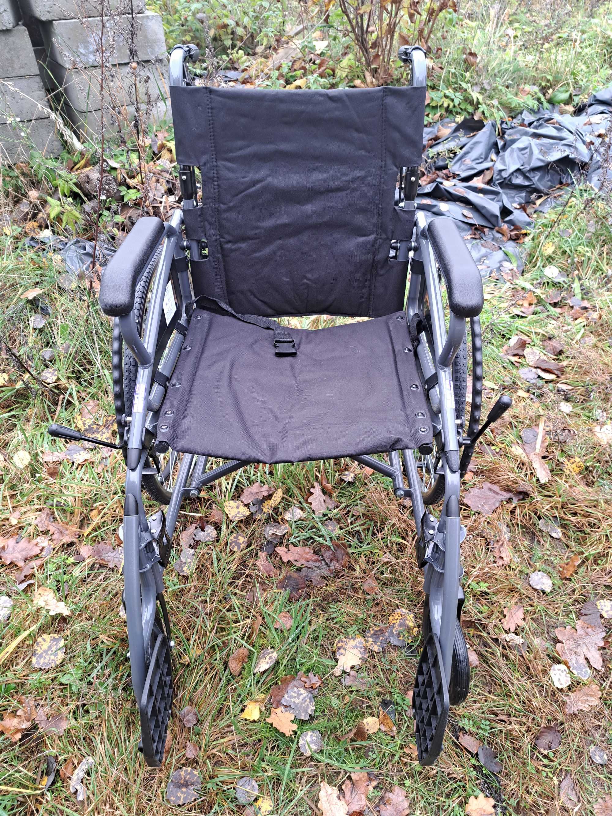 Wózek inwalidzki i krzeslo toaletowe