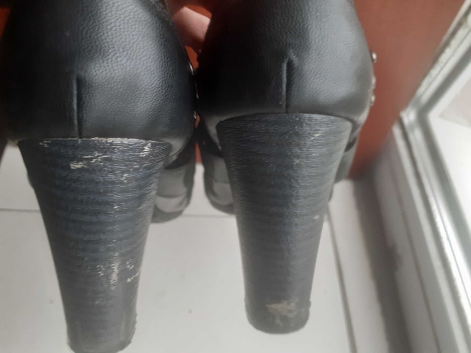 Туфли черные из кожзама 37 - 37,5 р