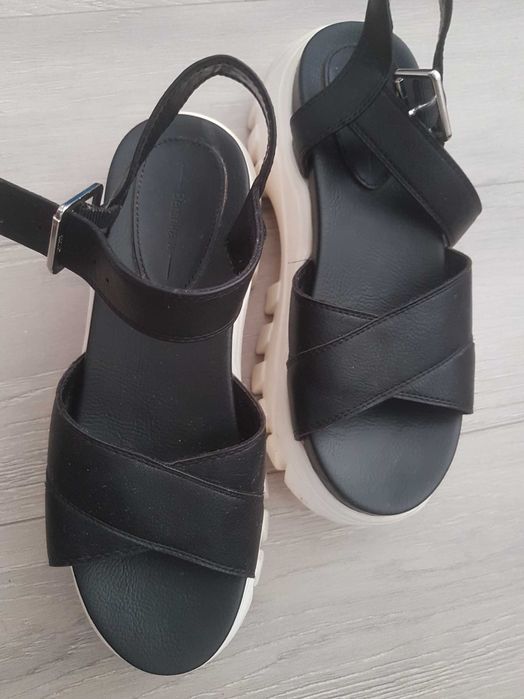 "Bershka" босоніжки жіночі 38 розмір