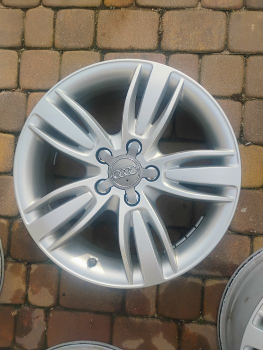 Oryginalne Alufelgi 17" Audi Q3  stan idealny A3, A4, TT, i