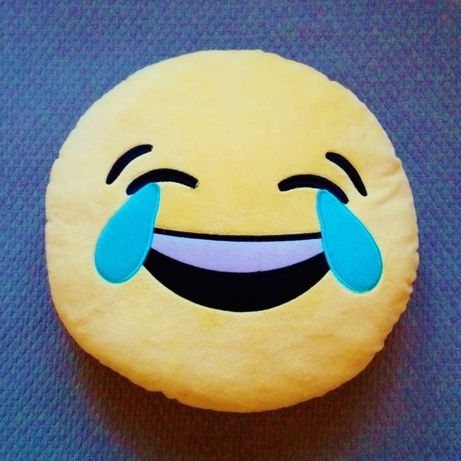 Almofada emoji chorar a rir
