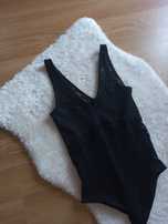 czarne prazkowane body z koronka Stradivarius S