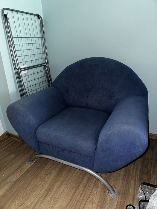 Bardzo wygodny niebieski fotel