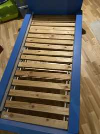 Niebieskie łóżko Mammut Ikea