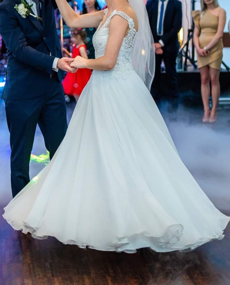 piękna Suknia ślubna