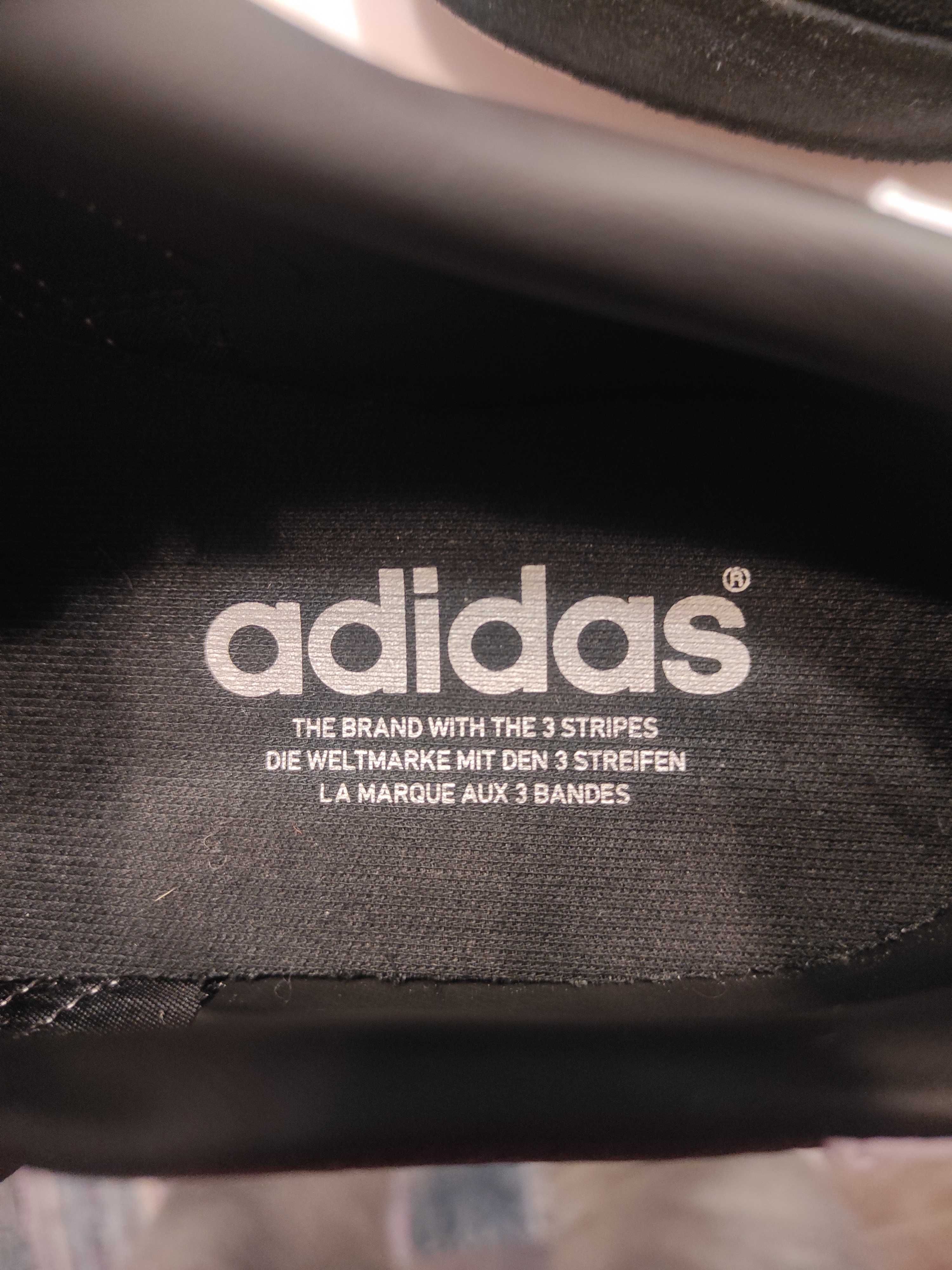 Мужские кроссовки,41 размер,фирменные-adidas, новые - кожаные.