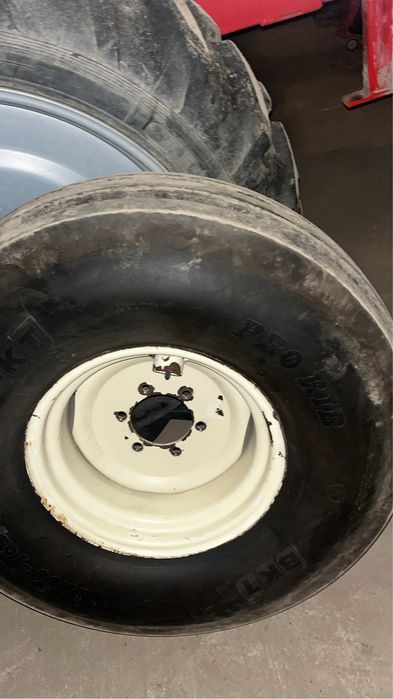 Kola zetor przod 11.00 16  jak nowe bkt