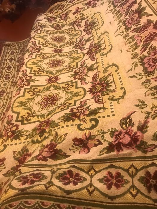 Нове гобіленове покривало .