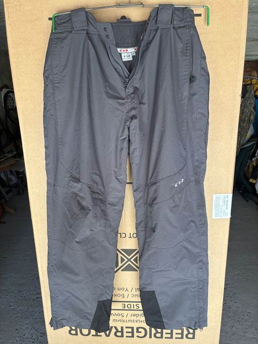 Лыжные штаны и куртки