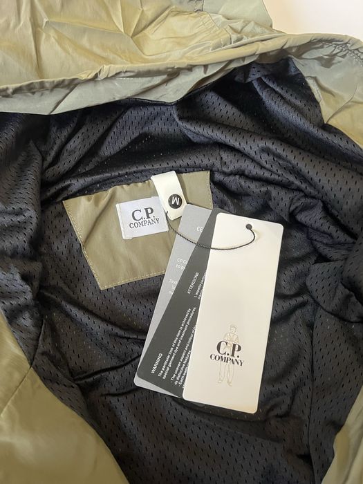 Вітровка C.P company у кольорі хакі,нова,розміри:S,M