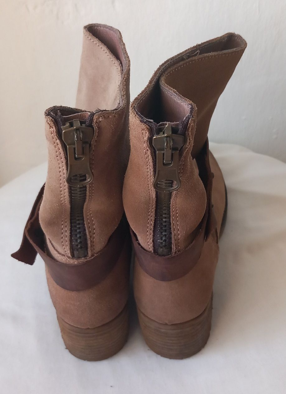 Botas castanhas, tamanho 40 9€