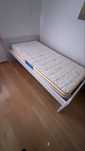 Vendo cama +estrado+colchao e secretaria