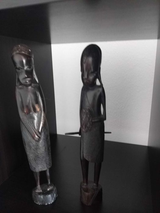 Vendo par de estatuetas de guerreiros africanos