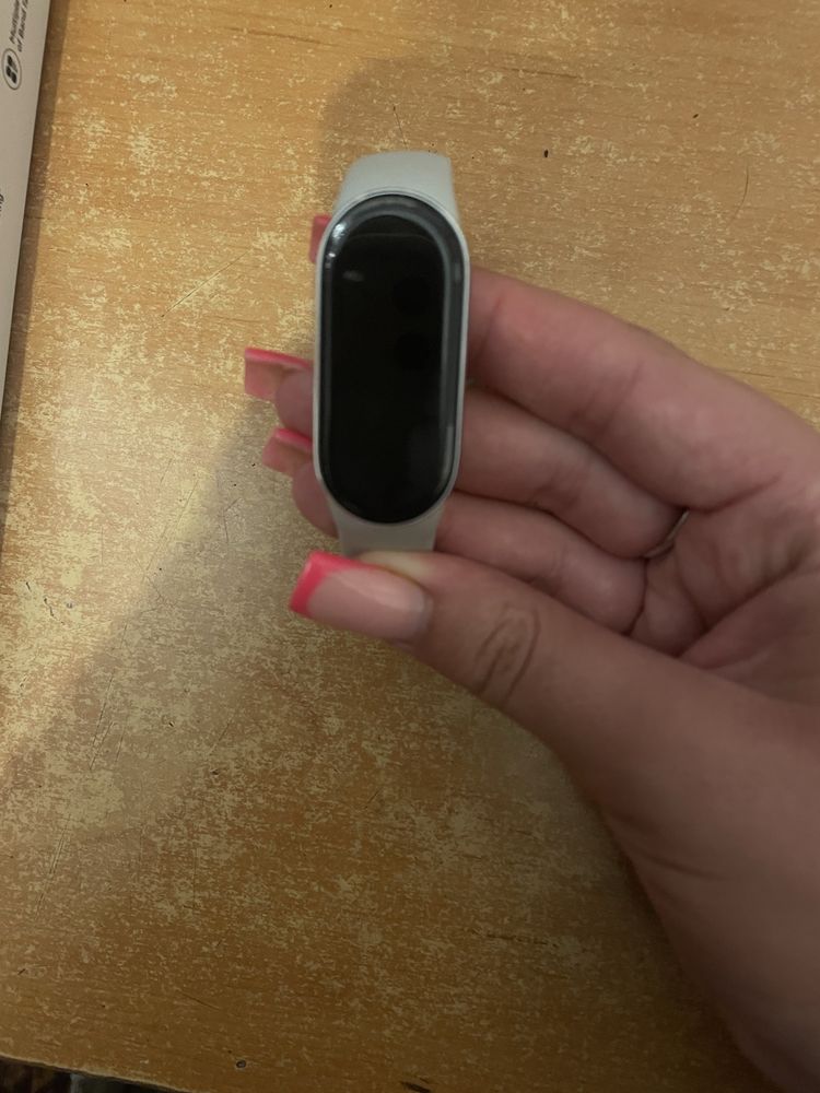Продам часы mi bend 9