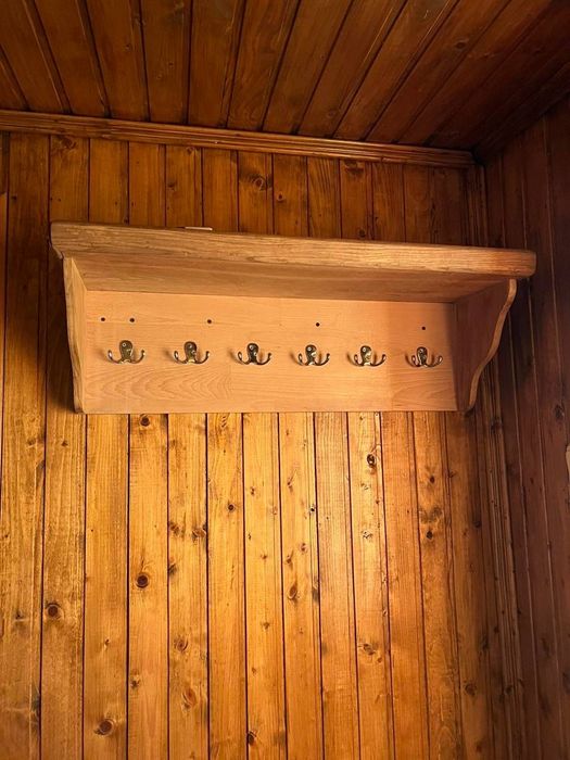 Вішалка  поличка