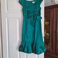 Piękna zielona suknia satynowa