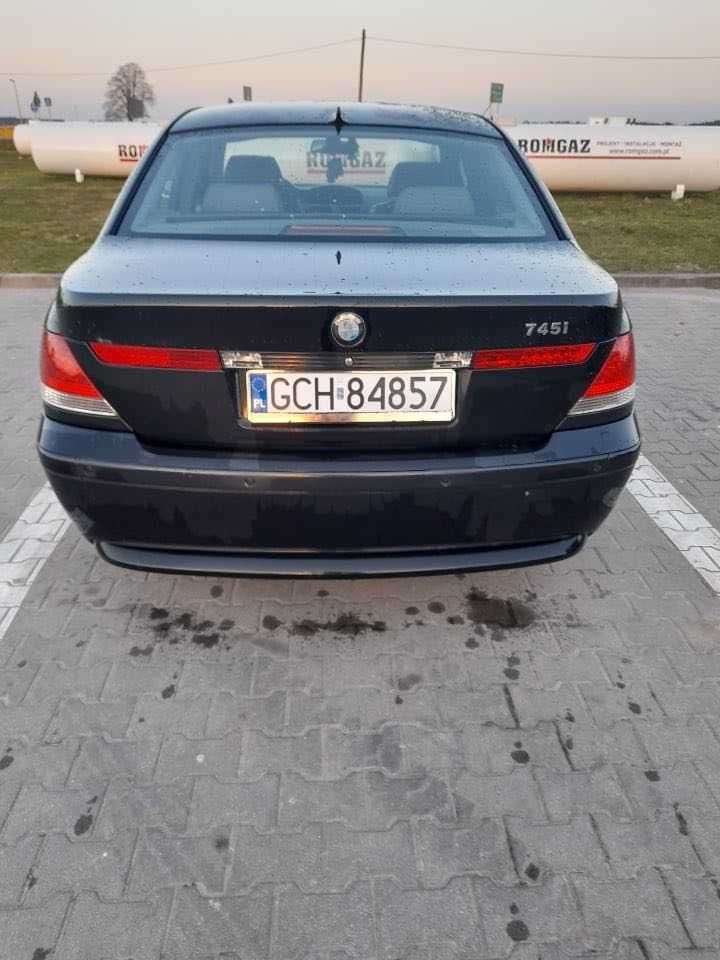 BMW e65 745i V8 330KM