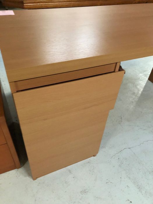 Secretaria com gavetas