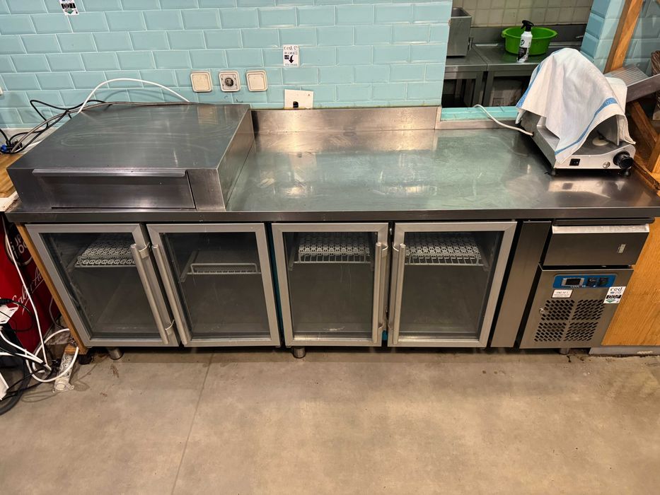 Bancada Refrigerada INOX com 4 Portas de vidro