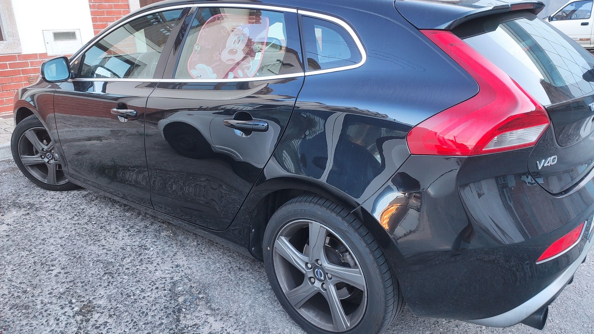 Volvo V40 R Design