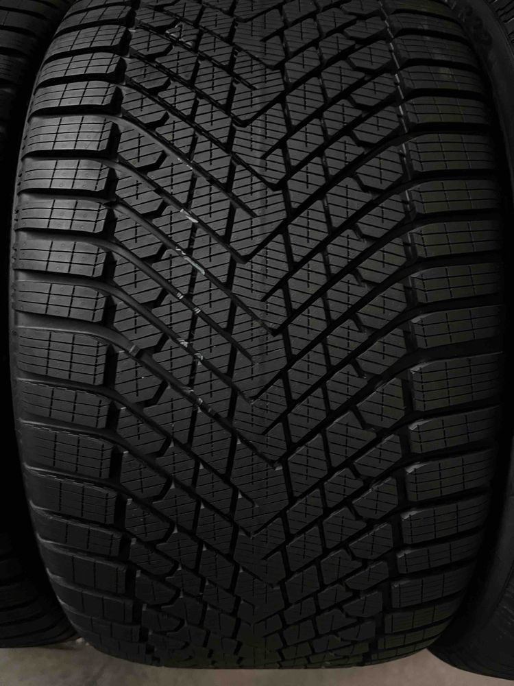 315/30/22+275/35/22 R22 Pirelli Scorpion Winter 2 4шт