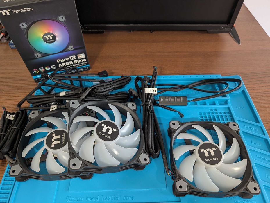 Thermaltake Pure 12 ARGB Sync - 3 ventoinhas 120mm