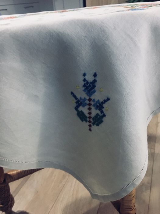 Obrus lniany ,naturalny na okrągły stół