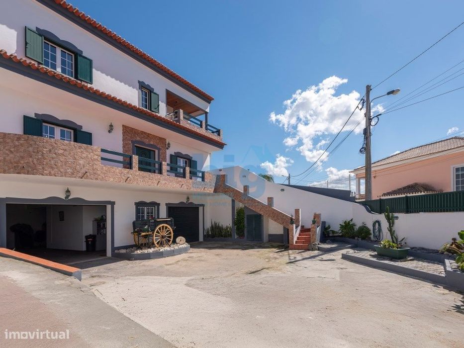 Moradia T5 com Energia Solar, Piscina e zona de lazer exterior
