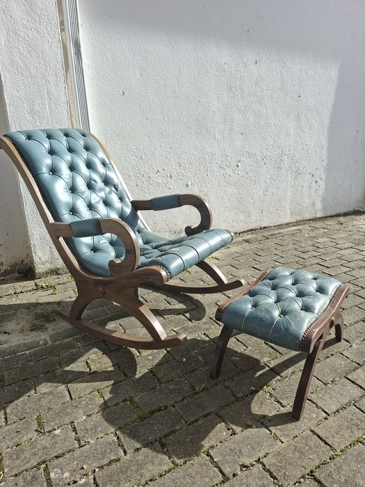 Cadeirão com repousa pés antigo