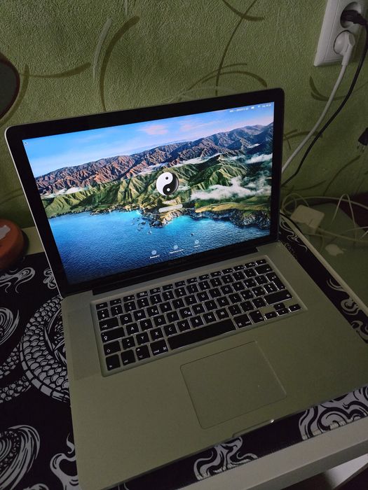 Ноутбуки Apple Macbook A1286 б/у з Щвейцарії