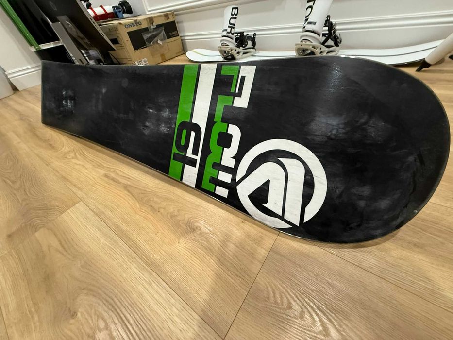 Deska Flow Solitude 162 cm z wiązaniami Rome – bardzo dobry stan!