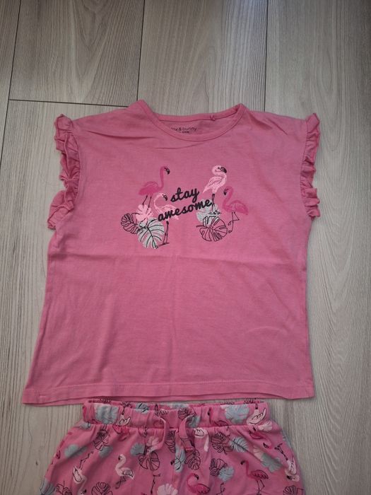 Letni komplet 122 dla dziewczynki krótkie spodenki i bluzeczka falbany
