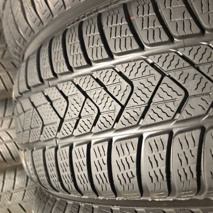 Шини б/у 225/60 R18 Pirelli Spttozero  3 Winter Комплекти