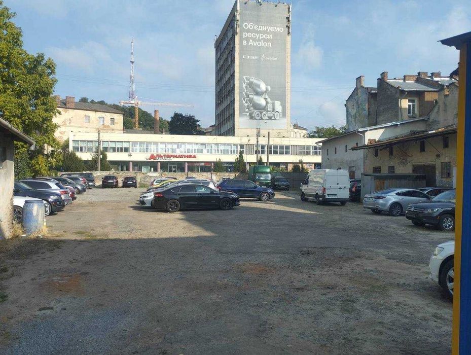 Парковка в центрі Львова