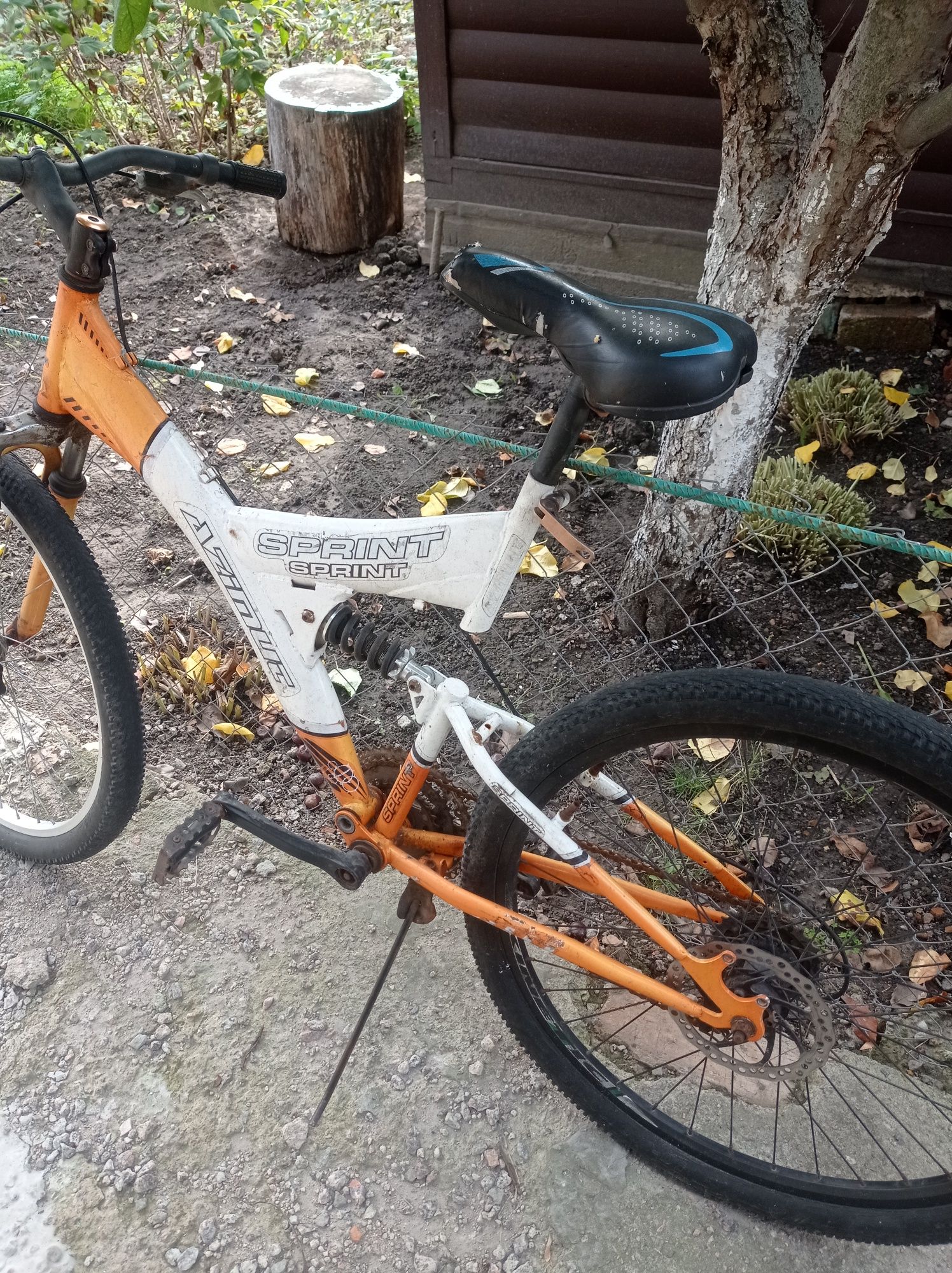 Вело запчасті або цілі велосипеди