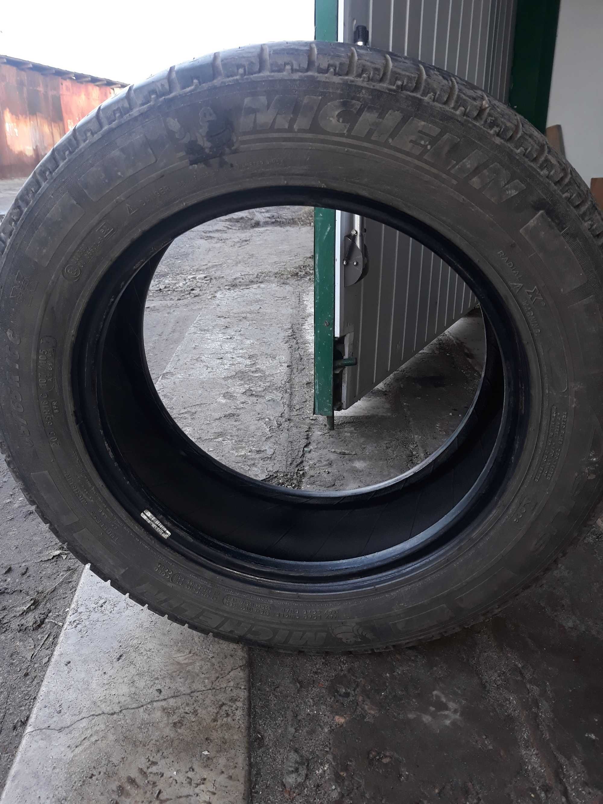 Продам шины Michelin AGILIS  205/65R16C [107/105T]