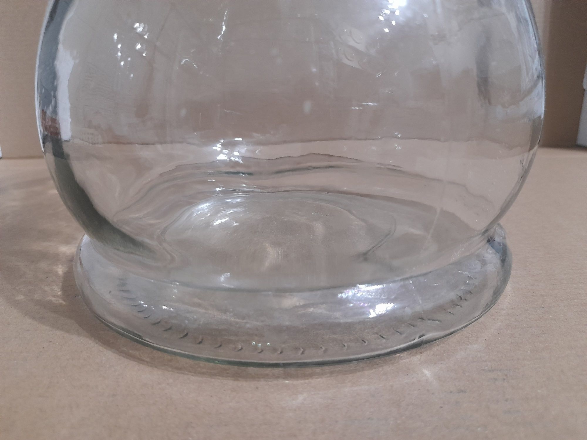 Jarra de vidro transparente