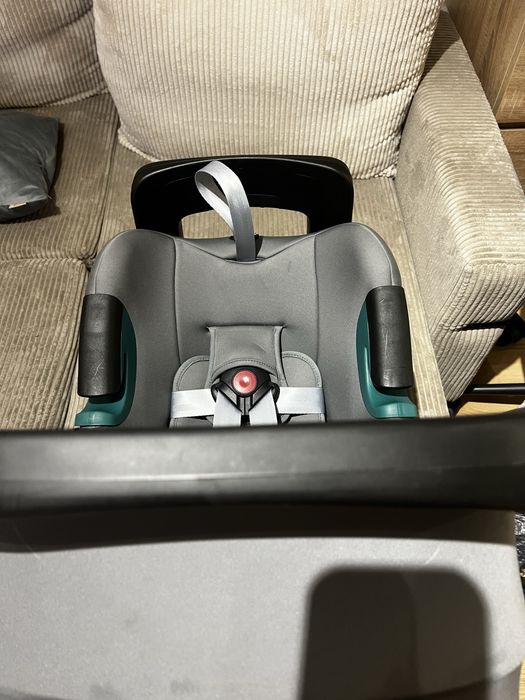 Fotelik samochodowy z bazą britax römer