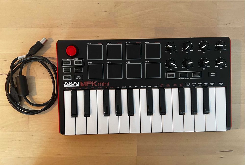 Akai MPK Mini – Quase Novo