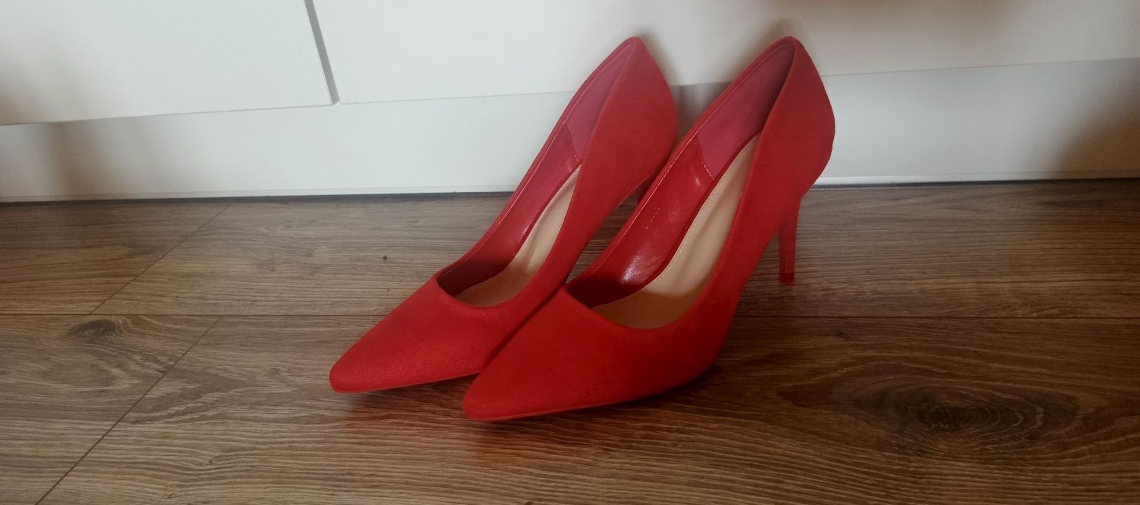 Sprzedam buty szpilki czerwone