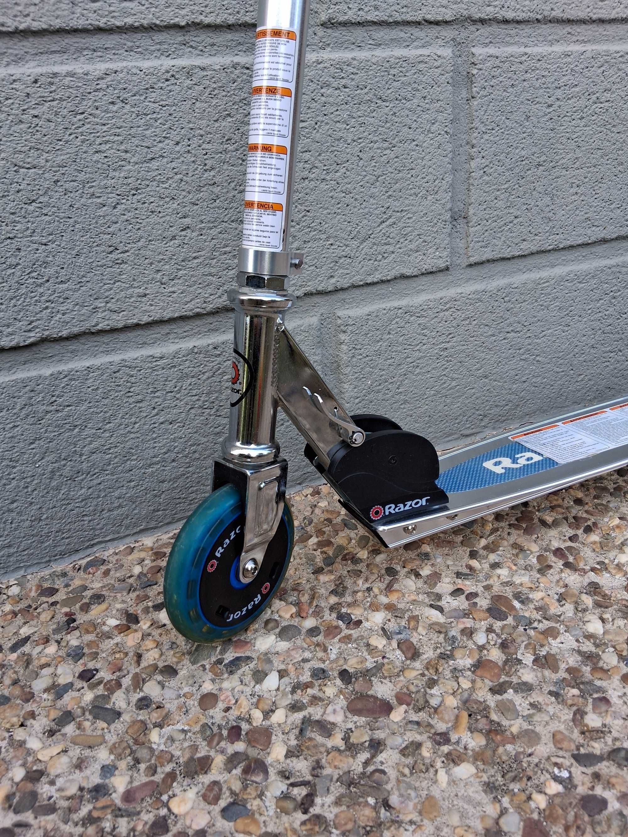 Trotinete Razor Spark Kick Scooter