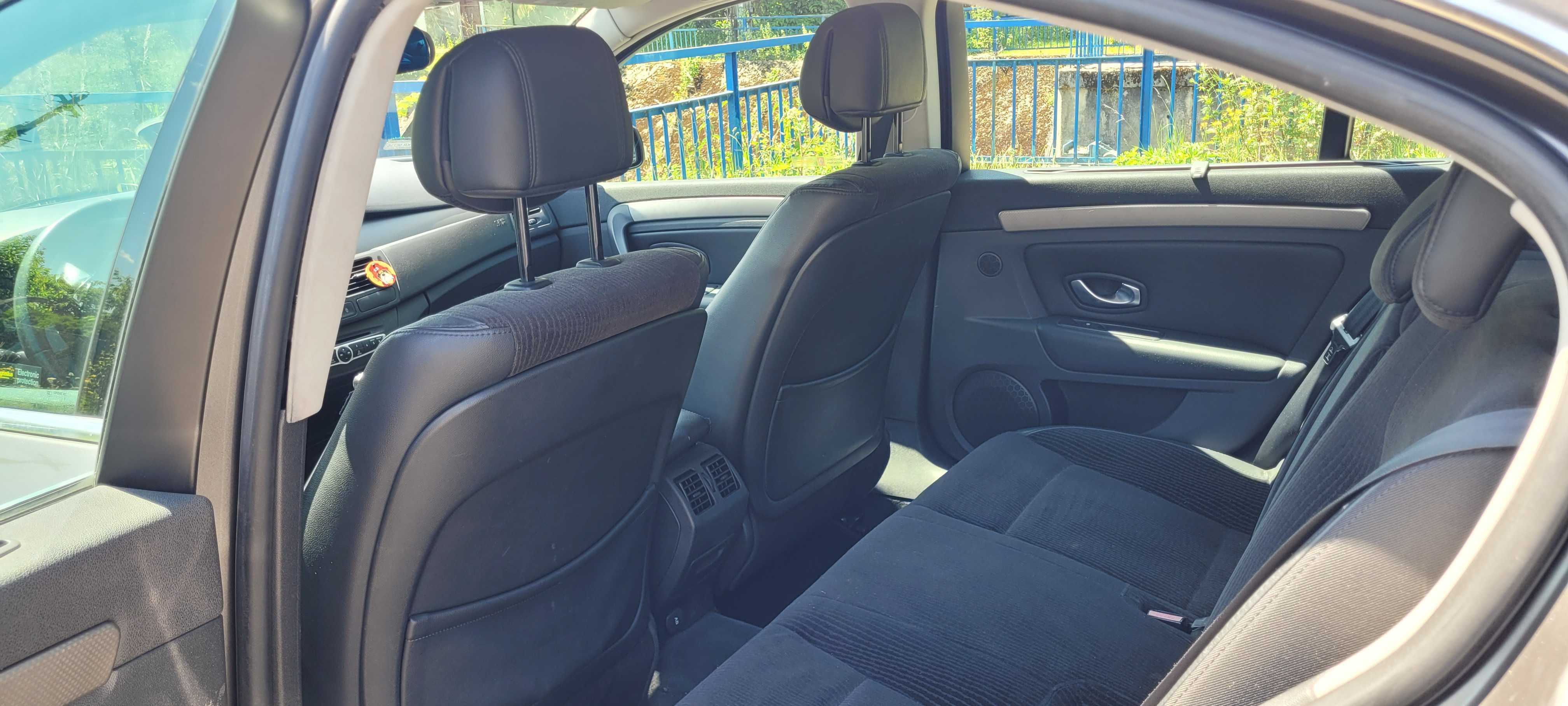 Renault Laguna 3 III 2.0 dCi 130KM Carplay Android Auto Doinwestowana