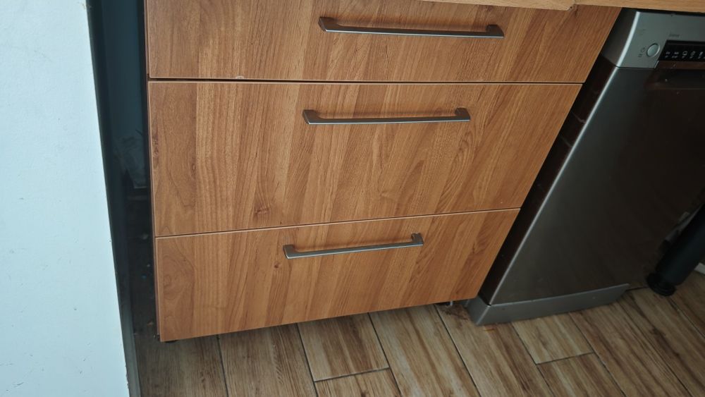 Zestaw szafek kuchennych wiszących i stojących