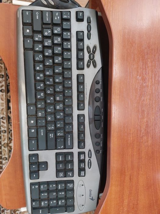 Продам компьютерный стол и компьютер