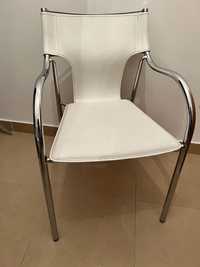 Cadeira  cor branca