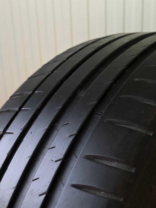 Pneus Michelin Pilot Sport 4 - 225/45/19 - Muito bons