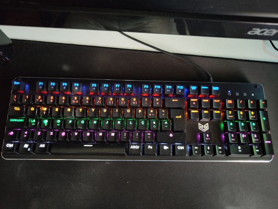 Teclado gaming RGB