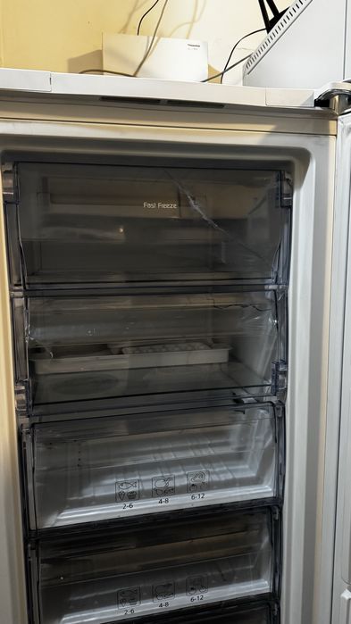 Zamrażarka Beko FNE312E20W